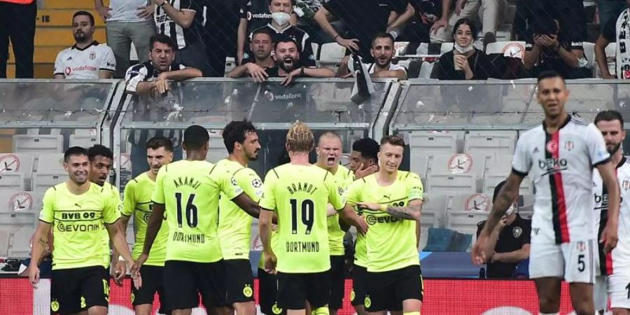 Borussia Dortmund setzte sich knapp bei Besiktas Istanbul durch. Foto: Mustafa Alkac/dpa