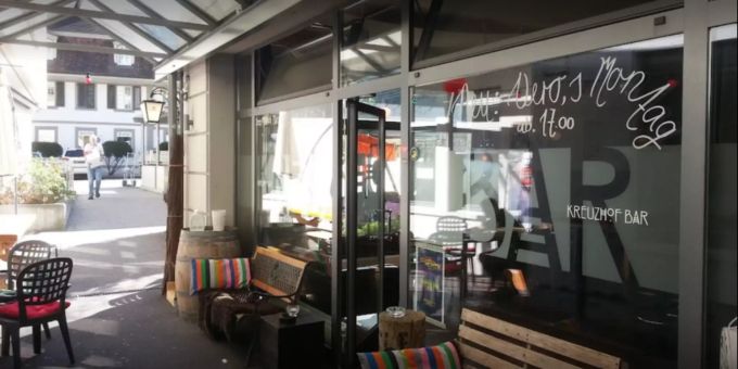 Die Kreuzhof Bar in Langenthal BE öffnet derzeit nur die Terrasse. Innenräume sind aus Solidarität mit Ungeimpften geschlossen. coronavirus