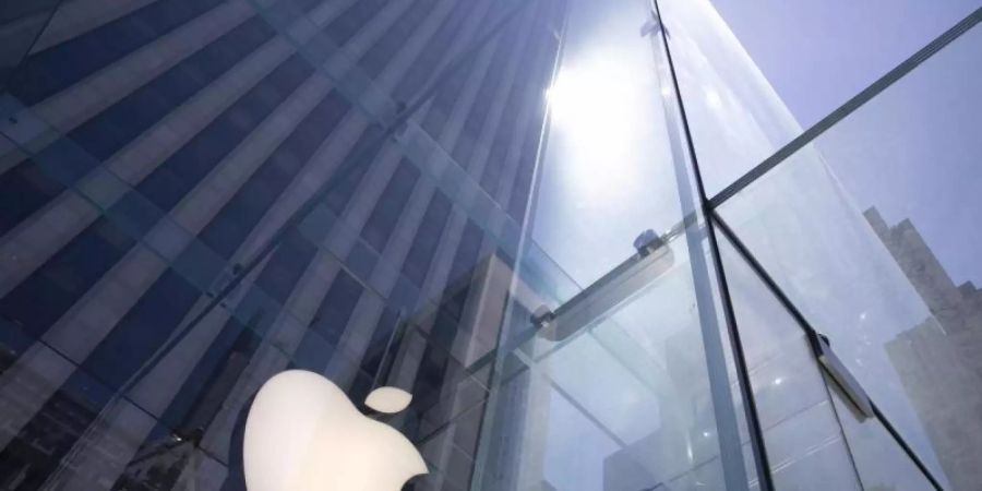 Ein Apple Store auf der New Yorker Fifth Avenue. Foto: Mark Lennihan/AP/dpa