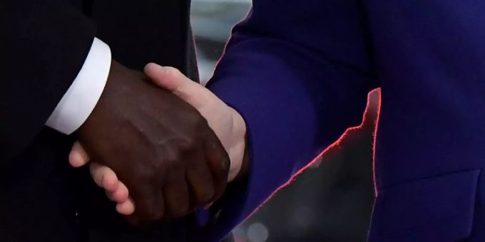 Handschlag Merkel und Moussa Faki beim CwA-Treffen 2019 Handschlag Merkel und Moussa Faki beim CwA-Treffen 2019