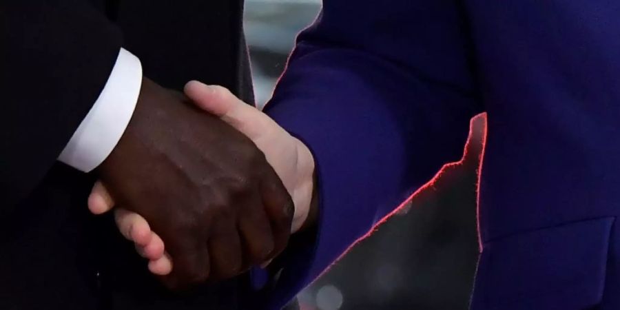 Handschlag Merkel und Moussa Faki beim CwA-Treffen 2019