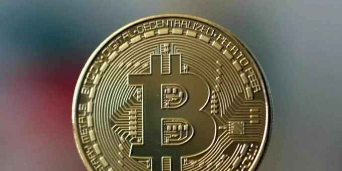 Eine symbolische Bitcoin-Münze. Bitcoin