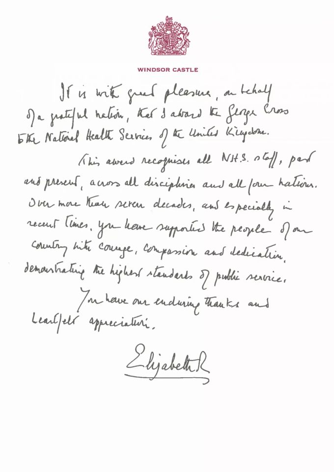Die handgeschriebene Botschaft der Queen zur Verleihung des Georg-Kreuzes an den NHS. Britain Royals