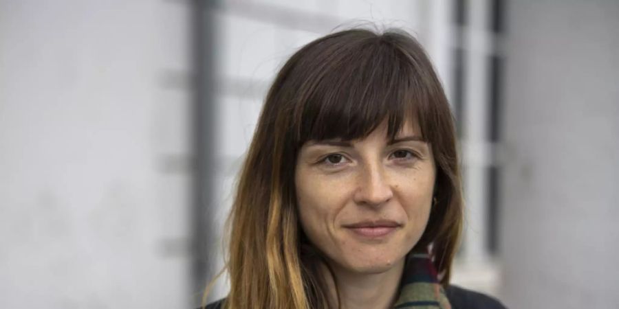 Die Zürcher Schriftstellerin Dorothee Elmiger ist für ihr Buch «Aus der Zuckerfabrik» mit dem ZKB Schillerpreis 2021 ausgezeichnet worden.