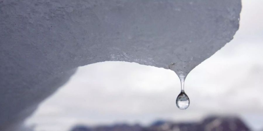 Auf dem grönländischen Eisschild hat es auf über 3000 Metern erstmals seit es Wetteraufzeichnungen gibt geregnet. Normalerweise fällt dort nur Schnee (Symbolbild).