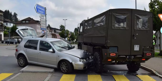 Es entstand Sachschaden in der Höhe von mehreren Tausend Franken. Unfall