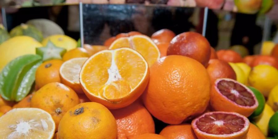 Auch für Orangen und andere Zitrusfrüchte führt die EU neue Grenzwerte für Gifte ein. Foto: Felix Zahn/dpa