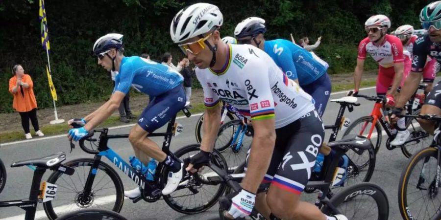 Peter Sagan (M) hatte mit einer Entzündung oberhalb seiner Kniescheibe zu kämpfen. Foto: Christophe Ena/AP/dpa