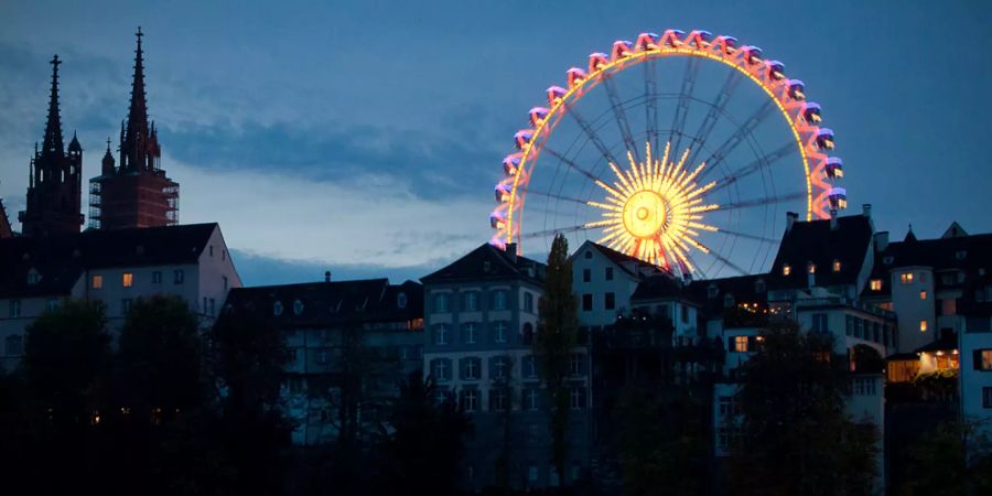 Basler Münster mit Riesenrad