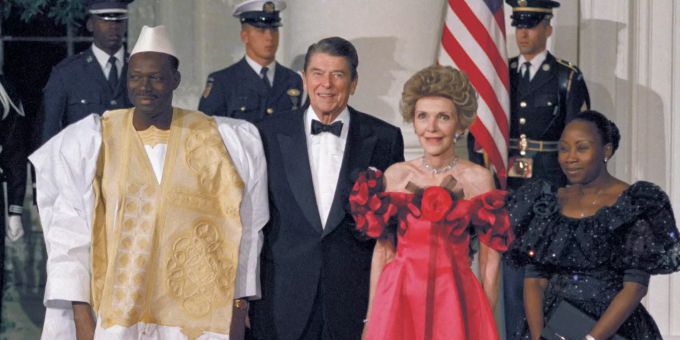 Malis Ex-Präsident Moussa Traoré zusammen mit dem ehemaligen US-Präsidenten Ronald Reagan. Moussa Traoré Ronald Reagan.