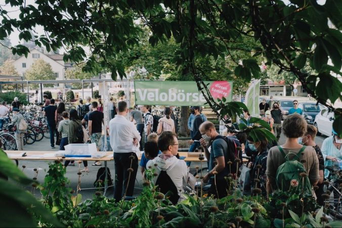 Um 10:00 wurden die Tore geöffnet und die Besucher strömten auf den Platz.