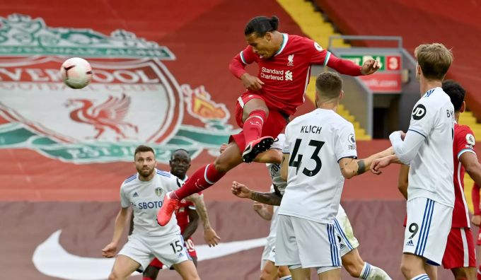 Virgil van Dijk erzielt das zwischenzeitliche 2:1 für Liverpool per Kopf. Liverpool
