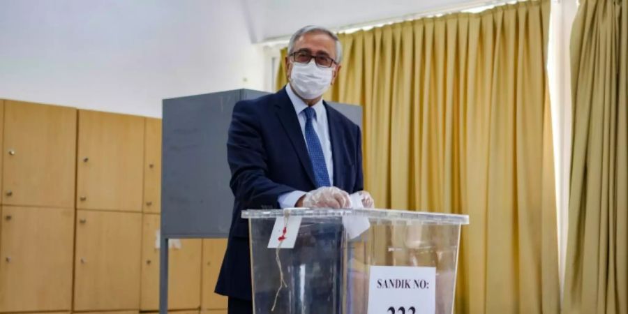 Amtsinhaber Akinci bei der Stimmabgabe