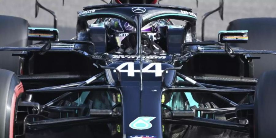 Lewis Hamilton kann mit einem Sieg beim Grand Prix der Eifel nach Karrieresiegen mit Rekordhalter Michael Schumacher gleichziehen. Foto: Ina Fassbender/Pool AFP/AP/dpa