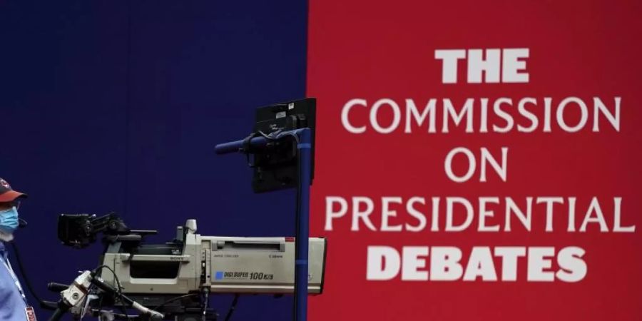 Vorbereitungen zum TV-Duell zwischen Donald Trump und Joe Biden. Foto: Julio Cortez/AP/dpa