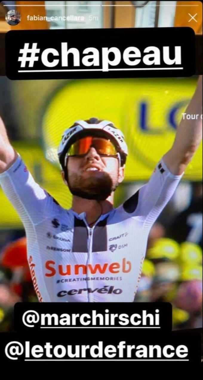 Fabian Cancellara gratuliert Marc Hirschi zum Sieg der 12. Etappe an der Tour de France. Tour de France