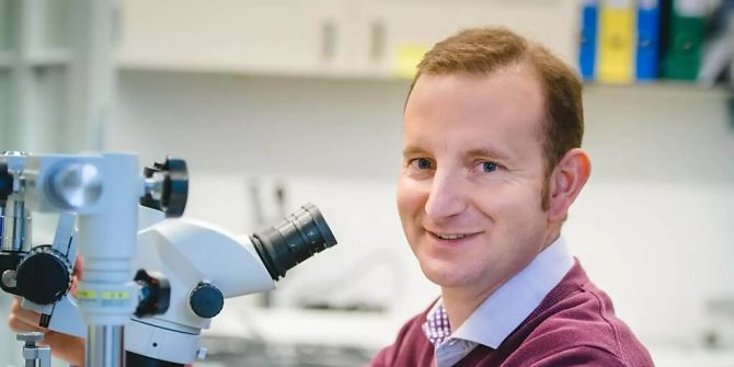 dr. antoine Adamantidis