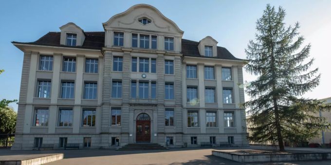 Schulhaus Freiestrasse - Uster Schulhaus Freiestrasse - Uster