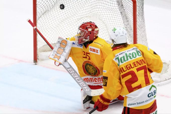 Ersatzgoalie Gianluca Zaetta der SCL Tigers wurde beim Spiel gegen Lausanne ins kalte Wasser geworfen. Und musste fünf Mal hinter sich greifen. SCL Tigers
