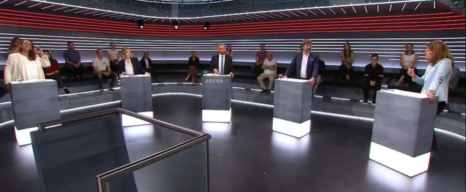 Bei der «Arena» zur Kinderabzug-Vorlage fehlte für einmal SRF-Moderator Sandro Brotz. Er wurde durch Mario Grossniklaus (Mitte) ersetzt. «Arena»