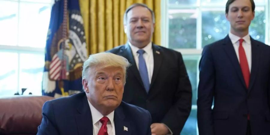 Donald Trump während einer Telefonkonferenz mit den Regierungschefs von Israel und dem Sudan. Foto: Alex Brandon/AP/dpa