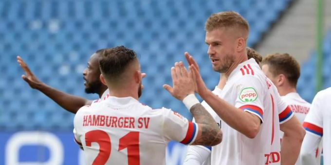 Der Hamburger SV führt weiter die Tabelle der 2. Liga an. Foto: Daniel Bockwoldt/dpa Der Hamburger SV führt weiter die Tabelle der 2. Liga an. Foto: Daniel Bockwoldt/dpa