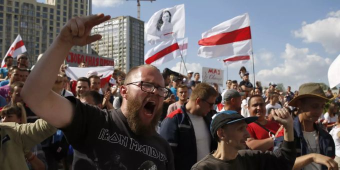 Menschen demonstrieren heute Montag gegen den weissrussischen Staatschef Alexander Lukaschenko. Belarus