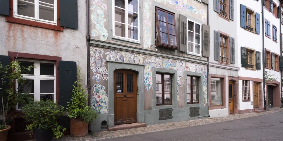 Eine Wandmalerei von Kurt Pauletto beim Heuberg in Basel.