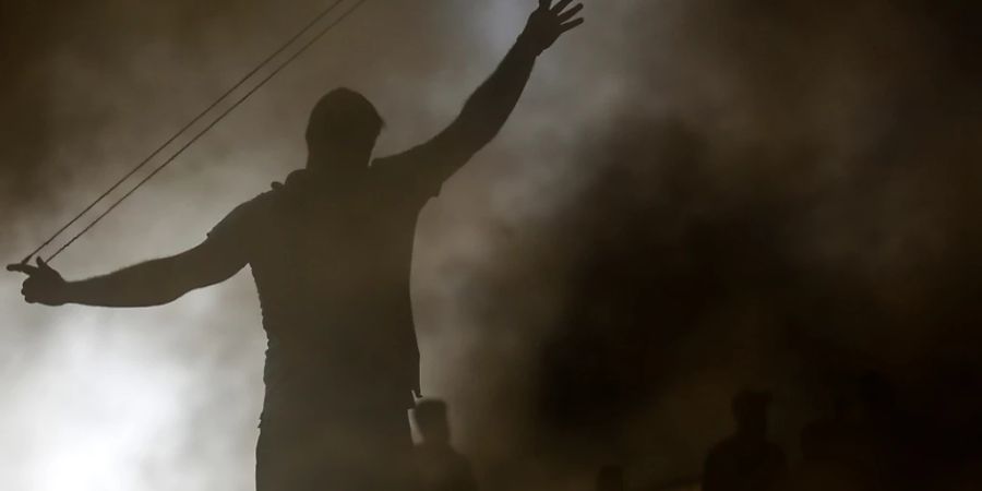 Ein palästinensischer Demonstrant bei einem Protest gegen eine Razzia des israelischen Militärs. Foto: Ahmed Zakot/SOPA Images via ZUMA Press Wire/dpa
