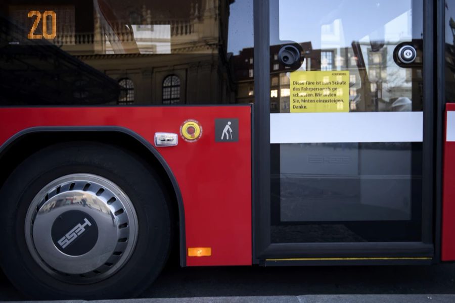 Ausserdem werden seit Anfang der Neunzigerjahre ausschliesslich Fahrzeuge, die einen ebenerdigen Einstieg ermöglichen, gekauft.