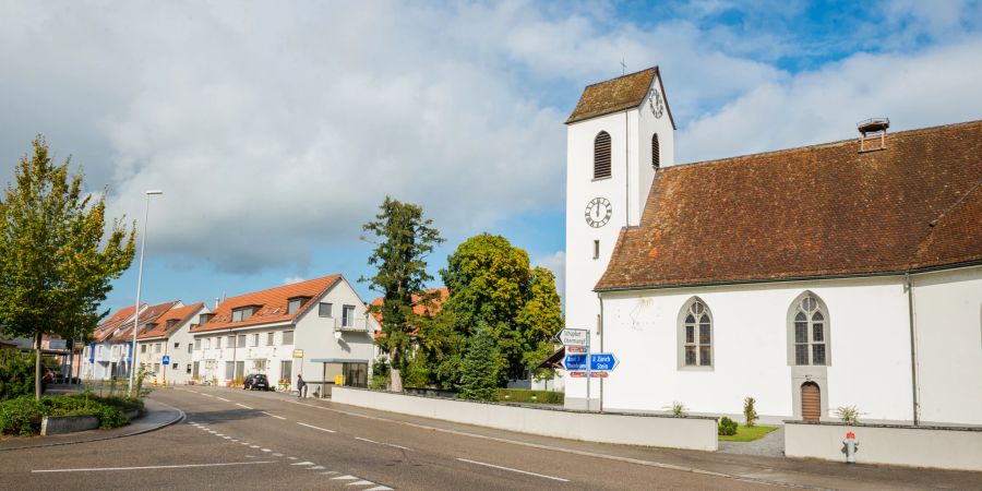 Die Hauptstrasse in Mumpf Dorf.