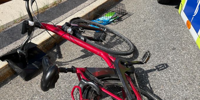 Mann stürzt mit e-Bike und verletzt sich unbestimmt.