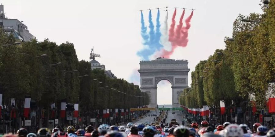 Radsport-Fans können die komplette Tour de France 2021 im TV verfolgen. Foto: Kenzo Tribouillard/AFP/dpa