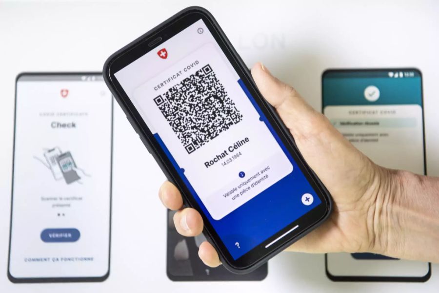 Ein QR-Code eines Covid-Zertifikats wird in der «Covid Certificate»-App angezeigt.