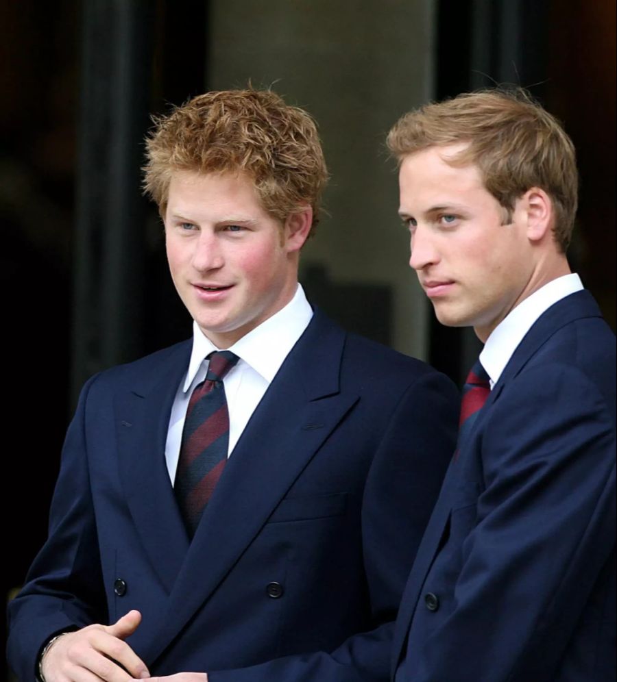 Da hatten die Prinzen-Brüder William und Harry beide noch reichlich Haare.