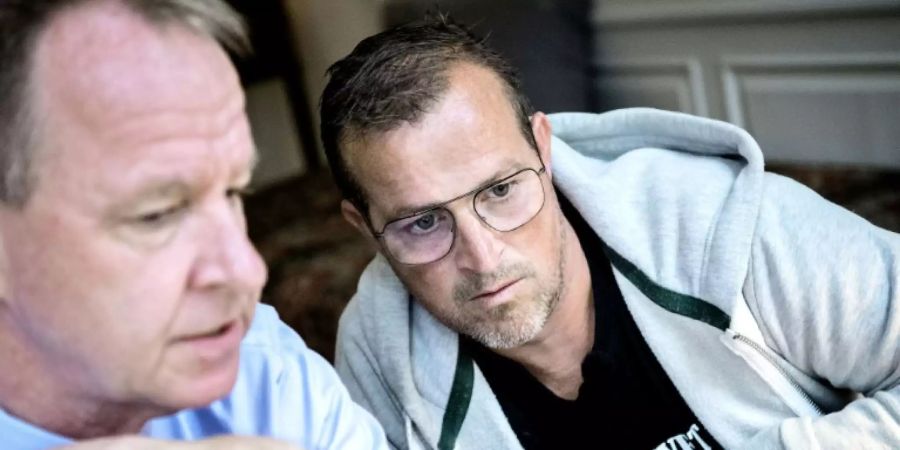 Herman H. (r.) mit seinem Verteidiger Henrik Hasseris Olesen