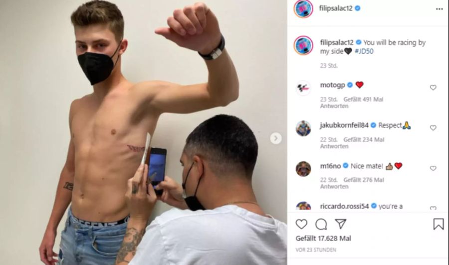 Filip Salac lässt sich Dupasquiers Startnummer als Tattoo stechen.