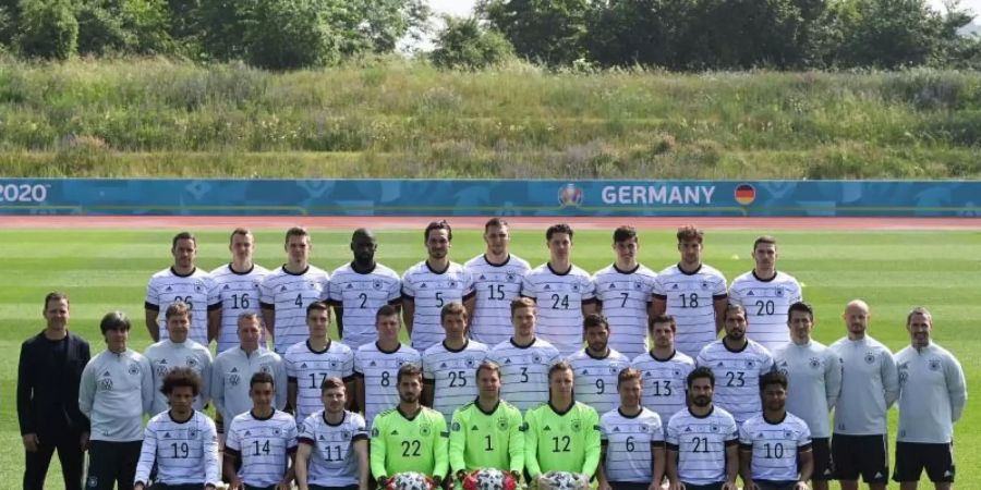 Die deutsche Nationalmannschaft hat sich für das Teamfoto aufgestellt. Foto: Federico Gambarini/dpa