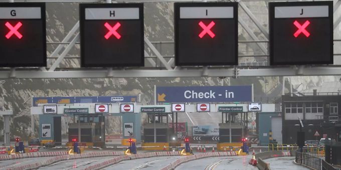 Alle Check-in-Spuren im Hafen von Dover sind gesperrt. (Symbolbild) eu
