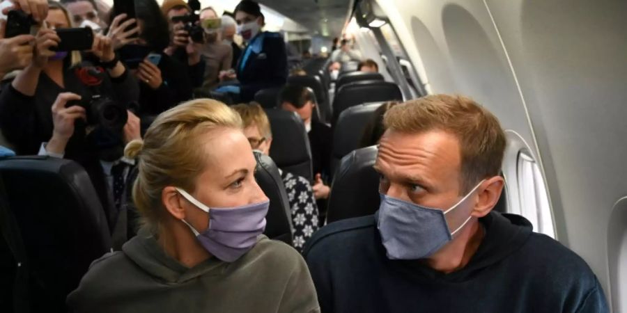 Nawalny während des Rückflugs nach Moskau