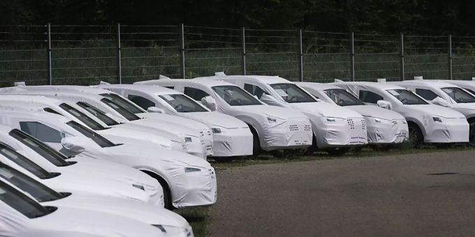 Der Autoimporteur Amag hat im Coronajahr 2020 deutlich weniger Autos verkauft. Der Umsatz brach um 15 Prozent ein.(Archivbild) Amag