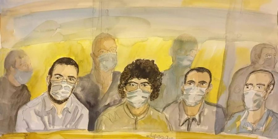 Der Hauptangeklagte Khazzani (li.) auf einer Gerichtszeichnung