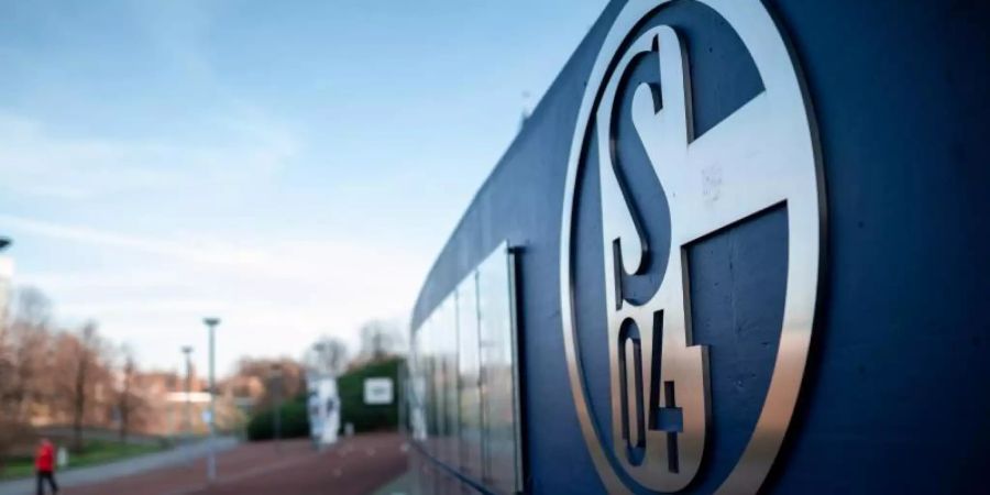 Der Schalke 04 steckt in einer tiefen Krise. Foto: Fabian Strauch/dpa