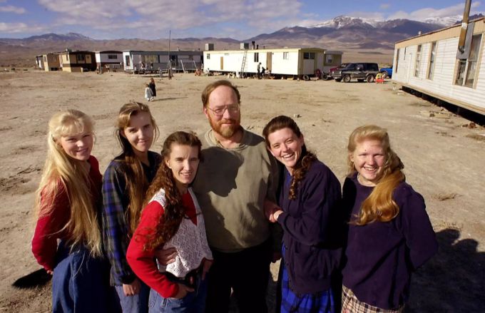 Polygamie ist in vielen Staaten illegal. Trotzdem gibt es immer noch polygame Familien, hier eine in Utah, USA. Diese Familie wurde strafrechtlich verfolgt. Polygamie USA