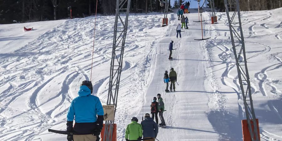 Neu gilt eine Maskenpflicht auch für den Skilift. (Archivbild)