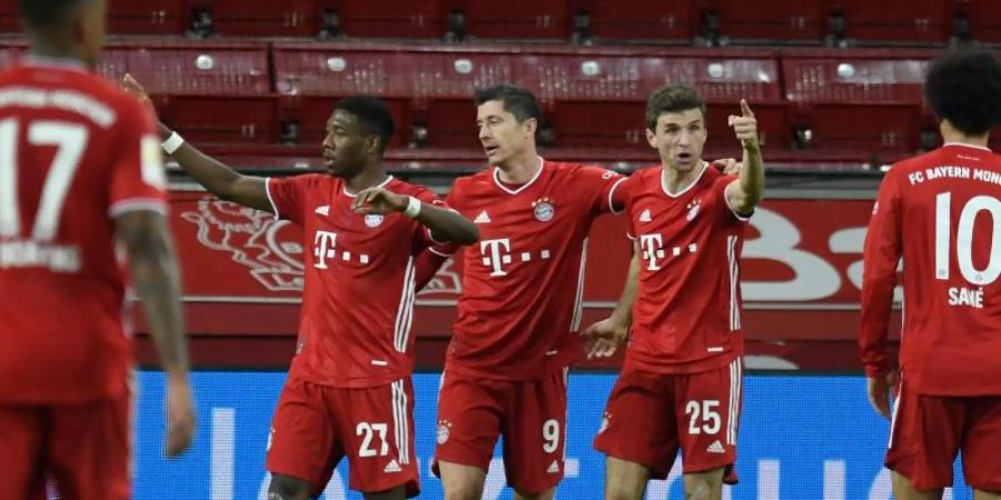 Robert Lewandowski (M) erzielte beide Tore der Bayern. Foto: Bernd Thissen/dpa-pool/dpa