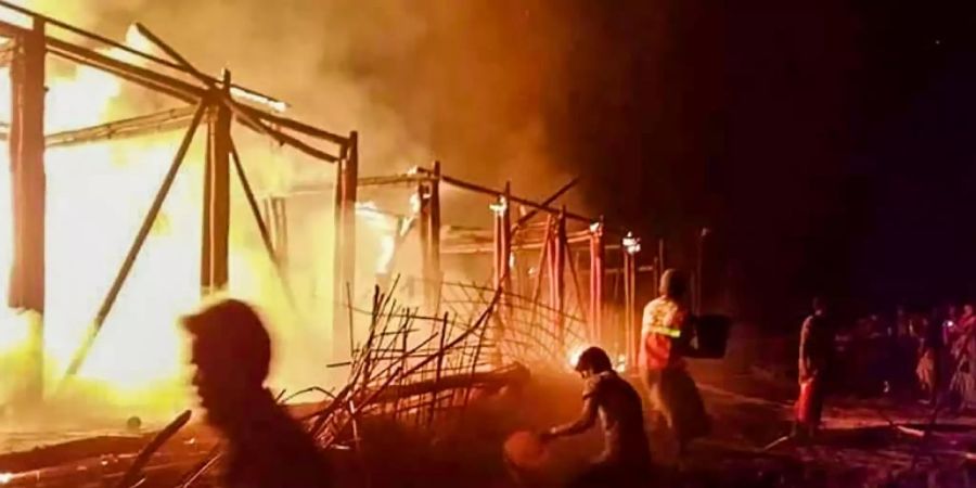 Brand in Unicef-Schule in einem Lager in Bangladesch