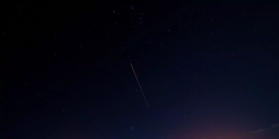 Probenkapsel als Lichtstreif am Himmel erkennbar