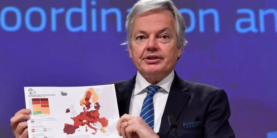 Auf einer Onlinekonferenz stellt der EU-Julstiz- und Verbraucherkommissar Didier Reynders den Green Consumption Pledge vor. Foto: John Thys/Pool AFP/AP/dpa