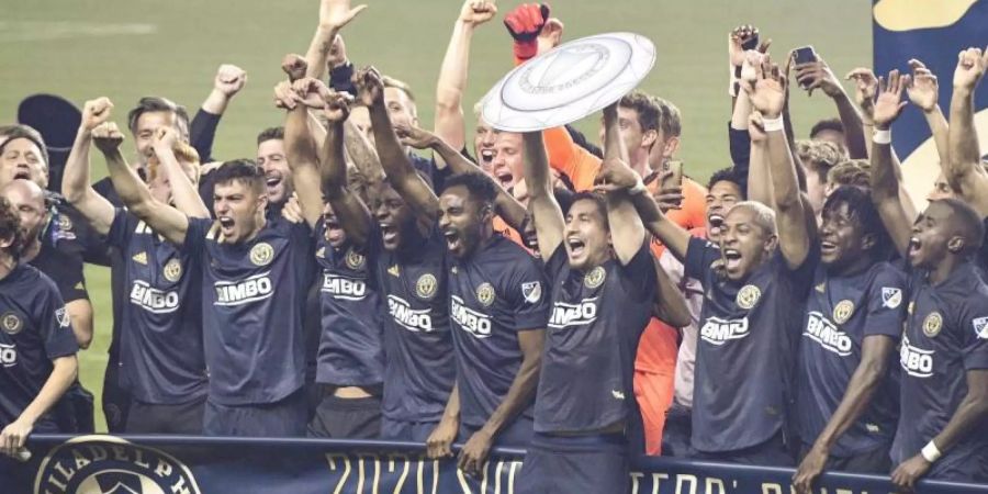 Spieler, Trainer und Mitarbeiter der Philadelphia Union feiern den Gewinn der Eastern Conference. Foto: Ricky Fitchett/ZUMA Wire/dpa